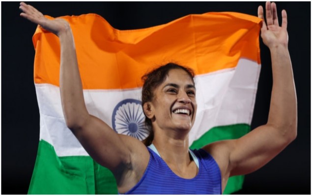 Vinesh Phogat: पेरिस से भारत पहुंची भारतीय पहलवान विनेश फोगाट